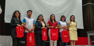 En Riobamba, 70 adolescentes fueron beneficiados con becas de formación académica en tres áreas para el desarrollo actual: inglés, robótica y electricidad, el 22 de mayo. La iniciativa, que forma parte de “La Ruta de Aprendizaje”, es un esfuerzo articulado entre la Escuela Superior Politécnica de Chimborazo (ESPOCH), LAB XXI y el Gobierno Autónomo Descentralizado Municipal de Riobamba.