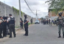 Un nuevo sistema ilegal de videovigilancia fue desmantelado por la Policía Nacional en la casa de Adolfo Macías, alias “Fito”, en Manta. No es la primera vez que se detecta este tipo de tecnología en ese inmueble: en julio de 2024, ya se había intervenido una red similar en el mismo lugar.