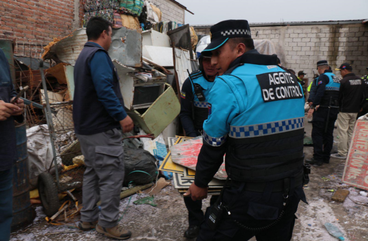 Autoridades municipales y policiales de Riobamba ejecutaron un operativo de control en recicladoras y chatarrerías de distintos sectores de la ciudad. La intervención se desarrolló de forma coordinada entre la Empresa Pública Riobamba EP, la Dirección de Control Municipal, la Dirección de Movilidad, Tránsito y Transporte, con el apoyo de la Policía Nacional.