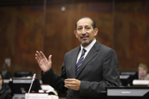 Asambleísta Vela, usted estuvo presente en la posesión del presidente Daniel Noboa el pasado 24 de mayo. ¿Cómo valora este evento institucional y político? Fue un honor estar en la ceremonia. Considero que el país necesita símbolos de institucionalidad y respeto a la democracia.