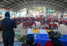 CHIMBORAZO. Con un emotivo evento desarrollado la tarde del viernes 30 de mayo, el prefecto de la provincia de Chimborazo, Hermel Tayupanda, oficializó la entrega de la nueva cubierta de la cancha acústica en la parroquia Cebadas, perteneciente al cantón Guamote.
