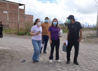 Con el objetivo de frenar el avance de la tosferina y proteger la salud de la población, especialmente de los más pequeños, brigadas médicas del Ministerio de Salud Pública (MSP) se encuentran recorriendo diversos sectores de la provincia de Chimborazo para aplicar vacunas contra esta enfermedad respiratoria altamente contagiosa.