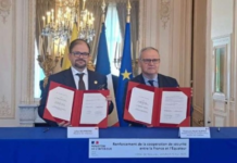 Ecuador y Francia suscribieron un acuerdo de cooperación mutua para apoyarse en temas de seguridad y lucha contra el narcotráfico. Este viernes, 9 de mayo de 2025, François-Noël Buffet, ministro del Interior de Francia, y el ministro del Interior de Ecuador, John Reimberg, firmaron la Carta de Declaración de Intención en París.