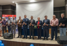 En un contexto donde la tecnología aérea avanza a gran velocidad y redefine las reglas del juego, la Escuela Superior Politécnica de Chimborazo (ESPOCH), a través de la Carrera de Gestión del Transporte, organizó el foro académico “Transporte Aéreo: entre aeropuertos, normas y drones”, un espacio de diálogo interdisciplinario que reunió a expertos del ámbito civil, militar y privado. El evento se desarrolló el 22 de mayo de 2025.