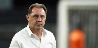 Habla Alex Aguinaga y en Ecuador se escucha con atención. No es para menos. Referente indiscutido, cerebro de la primera gran generación de La Tri y símbolo de una época que sentó las bases del fútbol ecuatoriano moderno.