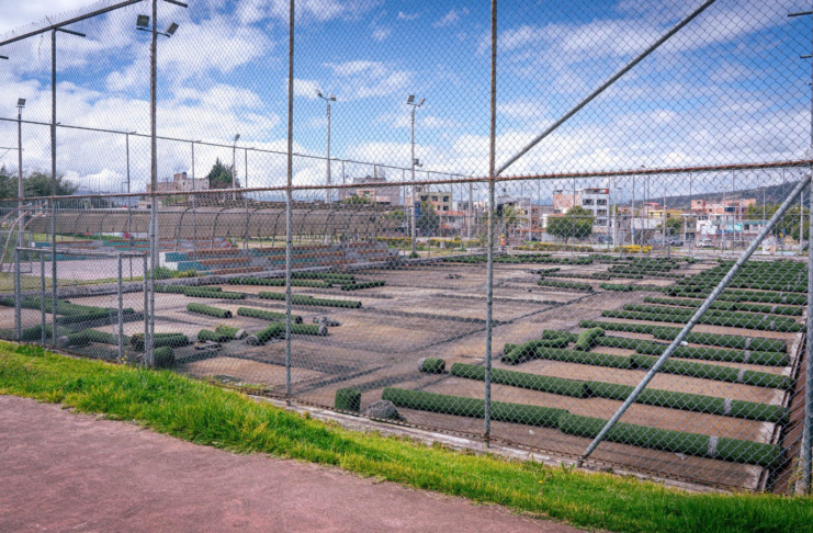 Con el objetivo de recuperar espacios públicos seguros y funcionales, el Municipio de Riobamba ha iniciado una intervención estructural y eléctrica en varias zonas del Parque Sesquicentenario. Esta iniciativa responde al deterioro progresivo del lugar, agravado por actos vandálicos y la falta de mantenimiento de la infraestructura básica.