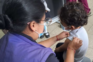 El Ministerio de Salud Pública (MSP) puso en marcha una campaña de vacunación contra la tosferina en las provincias de Guayas, Manabí, Pichincha y Santo Domingo de los Tsáchilas, como parte de una contingencia sanitaria ante el incremento de casos confirmados de esta enfermedad.