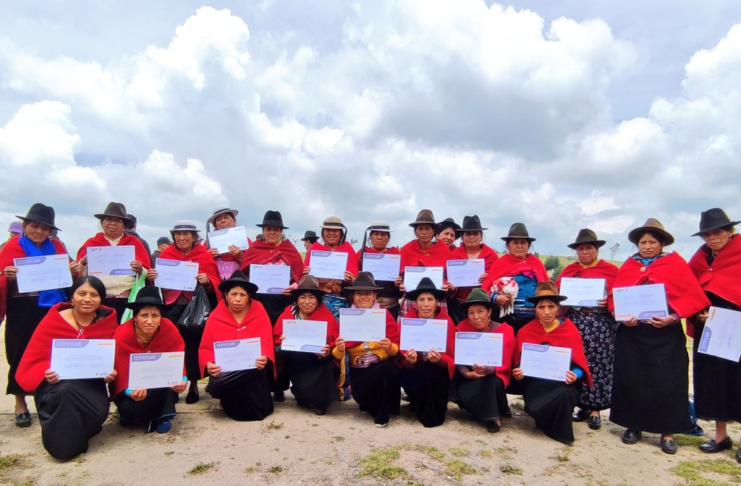 En la comunidad de San Jacinto de Culluctus, ubicada en el cantón Colta, la Dirección Distrital de Chimborazo del Ministerio de Agricultura y Ganadería (MAG) llevó a cabo un "Diálogo de saberes ancestrales" junto a productores locales, con el propósito de rescatar e impulsar prácticas agrícolas tradicionales que forman parte del legado cultural de las comunidades campesinas.