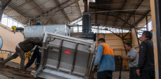 En un paso importante hacia la modernización y mejora de los servicios públicos, el Camal Municipal de Riobamba recibió este 6 de mayo, nueva maquinaria especializada, fortaleciendo su compromiso con la eficiencia, la calidad y el bienestar tanto de trabajadores como de usuarios.