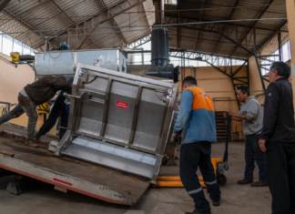 En un paso importante hacia la modernización y mejora de los servicios públicos, el Camal Municipal de Riobamba recibió este 6 de mayo, nueva maquinaria especializada, fortaleciendo su compromiso con la eficiencia, la calidad y el bienestar tanto de trabajadores como de usuarios.