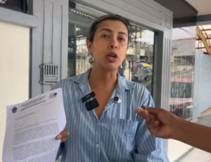 La concejala Laura Pérez ha presentado una denuncia formal ante la Delegación Provincial de la Contraloría General del Estado, señalando presuntas irregularidades en la ejecución de obras municipales en el barrio Juan Montalvo, en la ciudad de Puyo, provincia de Pastaza.