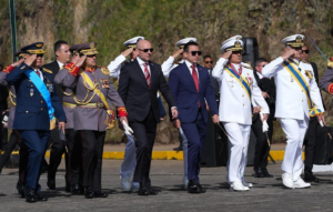 En un acto cargado de simbolismo y patriotismo, realizado el 24 de mayo, el presidente Daniel Noboa encabezó la ceremonia militar en conmemoración de los 203 años de la Batalla de Pichincha, realizada en el emblemático Templo de la Patria, en la Cima de la Libertad.