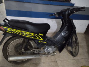 La Policía Nacional del Ecuador, en el marco de su labor permanente de garantizar la seguridad ciudadana y el orden público, logró la recuperación de una motocicleta reportada como robada durante un operativo de control realizado en el cantón Chillanes, provincia de Bolívar.