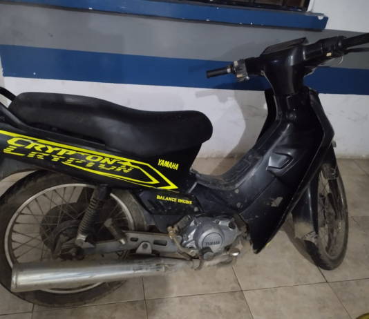 La Policía Nacional del Ecuador, en el marco de su labor permanente de garantizar la seguridad ciudadana y el orden público, logró la recuperación de una motocicleta reportada como robada durante un operativo de control realizado en el cantón Chillanes, provincia de Bolívar.
