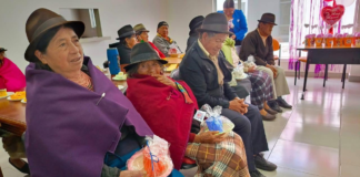 El 10 de mayo de 2025, con motivo de la celebración del Día de la Madre, más de 40 mujeres adultas mayores que forman parte del Centro Gerontológico Intercultural de Colta fueron agasajadas con un emotivo homenaje que reconoció su rol fundamental dentro de sus familias y la comunidad.