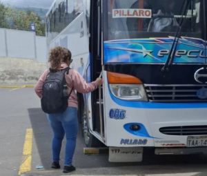 Usuarios aseguran que el pasaje para trasladarse desde Ambato hasta Píllaro y viceversa aumentó a más del doble durante el cierre de la vía que comunica a estos dos cantones.