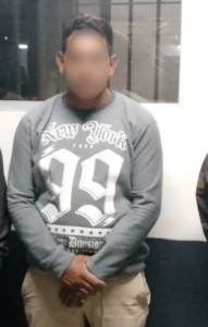Un operativo de la Policía Nacional desmanteló una red de microtráfico en el cantón Ambato, en la provincia de Tungurahua, con la aprehensión en flagrancia de un ciudadano que presuntamente portaba más de 4.000 dosis de pasta base de cocaína.