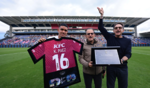 Independiente del Valle despidió oficialmente a Kendry Páez, la joven promesa que deja el club que lo formó para emprender su viaje definitivo a Europa, bajo la disposición del club dueño de sus derechos.
