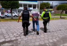 El Juez Multicompetente de Colta dictó una sentencia de 24 meses de prisión y una multa equivalente a seis salarios básicos unificados contra Julio A. T., quien fue encontrado culpable del delito de almacenamiento, transporte y comercialización ilegal de derivados de hidrocarburos, este 28 de mayo.