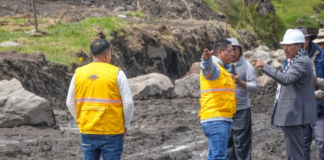 El pasado 1 de mayo, con el objetivo de fortalecer la conectividad rural y mejorar la calidad de vida de los habitantes del cantón Guano, el prefecto de Chimborazo, Hermel Tayupanda, realizó una inspección técnica a los trabajos de mejoramiento vial que se ejecutan en la comunidad Olte San Pedro.