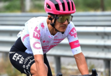 Richard Carapaz, volvió a dar una lección de entereza en la séptima etapa del Giro de Italia 2025. A pesar de las secuelas físicas que arrastra desde la caída masiva sufrida en la sexta jornada, la “Locomotora del Carchi” se mantuvo en competencia, metiéndose de lleno en la lucha por los primeros puestos de la clasificación general.