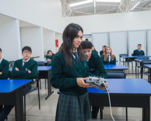 Universidad Indoamérica impulsa el liderazgo femenino en ciencia y tecnología