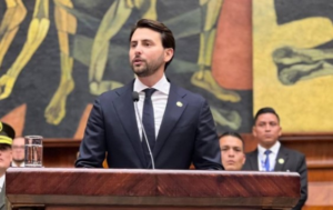 La Asamblea Nacional del Ecuador inicia una nueva etapa en su funcionamiento con un cambio significativo en su agenda de trabajo. Niels Olsen, quien asumió la presidencia del Legislativo el pasado 14 de mayo, anunció una reestructuración de la rutina parlamentaria que busca mejorar la eficiencia y el compromiso de los legisladores.