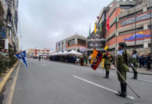 En un emotivo acto cargado de simbolismo patriótico, la Prefectura de Chimborazo rindió homenaje a los 203 años de la gesta heroica de la Batalla de Pichincha, con una ceremonia cívica que se llevó a cabo este 26 de mayo de 2025. El evento estuvo liderado por el prefecto provincial, Hermel Tayupanda, y reunió a diversas autoridades civiles, militares, policiales y funcionarios públicos.
