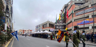 En un emotivo acto cargado de simbolismo patriótico, la Prefectura de Chimborazo rindió homenaje a los 203 años de la gesta heroica de la Batalla de Pichincha, con una ceremonia cívica que se llevó a cabo este 26 de mayo de 2025. El evento estuvo liderado por el prefecto provincial, Hermel Tayupanda, y reunió a diversas autoridades civiles, militares, policiales y funcionarios públicos.