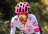 El ecuatoriano, campeón de esta competencia en 2019, dio sus primeras pedaladas en la jornada inaugural de la edición 2025. Sin hacer estridencias ni grandes gestos para la galería, el carchense firmó un debut sólido al entrar en el top 10 de la Etapa 1, disputada entre Durazzo y Tirana, en territorio albanés.