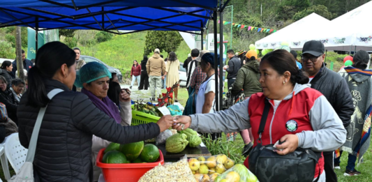 A los pies del majestuoso volcán Tungurahua, el pasado 18 de mayo, la comunidad de El Manzano celebró con entusiasmo la Primera Feria Agroturística, un evento que marcó un hito en el impulso al turismo rural y al emprendimiento comunitario en esta zona del cantón Penipe.