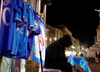 La Guardia de Finanzas italiana incautó cerca de 20.000 productos falsificados del SSC Napoli, valorados en 340.000 dólares, en una operación que revela cómo la pasión también alimenta el oportunismo criminal.