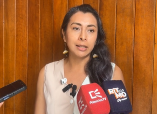 La concejala del cantón Pastaza, Laura Pérez, expresó públicamente su rechazo a la posible colocación de un busto con la imagen del alcalde Germán Flores Meza en la nueva pista de hockey, cuya inauguración está prevista para este fin de semana.