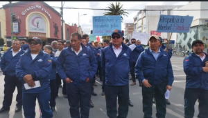 En un ambiente de civismo y firmeza, centenares de trabajadores de distintos sectores salieron a las calles de Riobamba este jueves 1 de mayo para conmemorar el Día Internacional de los Trabajadores.