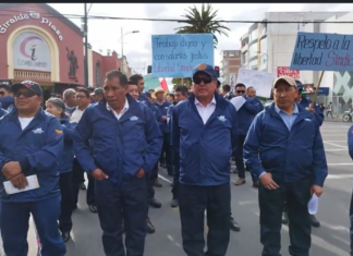 En un ambiente de civismo y firmeza, centenares de trabajadores de distintos sectores salieron a las calles de Riobamba este jueves 1 de mayo para conmemorar el Día Internacional de los Trabajadores.
