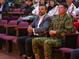 La Brigada Blindada Galápagos y la Escuela Superior Politécnica de Chimborazo (ESPOCH) han sellado una alianza estratégica a través de jornadas de socialización que buscan fortalecer la formación integral de los estudiantes.