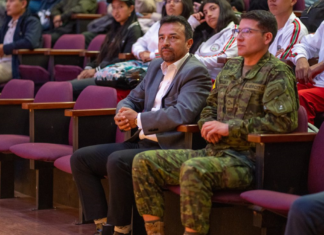 La Brigada Blindada Galápagos y la Escuela Superior Politécnica de Chimborazo (ESPOCH) han sellado una alianza estratégica a través de jornadas de socialización que buscan fortalecer la formación integral de los estudiantes.