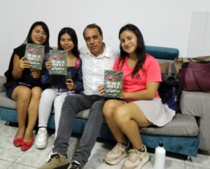 Estudiantes de la carrera de Comunicación Social de la Universidad Estatal Amazónica (UEA), que actualmente realizan sus pasantías en la Casa de la Cultura Núcleo de Pastaza, trabajan en la reactivación de la revista Sikuanga, esta vez en formato digital.
