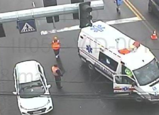 Un accidente de tránsito registrado la mañana del 8 de mayo en la vía Panamericana Norte, a la altura de la calle Río Coca, dejó tres personas heridas, entre ellas un menor de edad.
