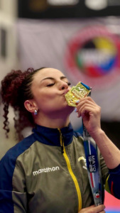 La experimentada karateca ecuatoriana, Jacqueline Factos, se consagró campeona panamericana en la categoría -61 kg, tras vencer 6-5 a la brasileña Bárbara Rodríguez en la gran final del Campeonato Panamericano U21-Senior 2025, realizado en Monterrey, México.