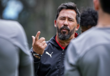Liga Deportiva Universitaria, oficializó la salida del técnico argentino Pablo “Vitamina” Sánchez, justo en la antesala de un compromiso definitorio por la Copa Libertadores. El Rey de Copas, busca recomponerse tras una seguidilla negativa que terminó por minar la confianza en el estratega, a pesar de los éxitos recientes.