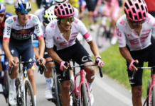 Richard Carapaz celebró su cumpleaños número 32 de una manera muy especial en la jornada de la Etapa 18 del Giro de Italia, en la que logró mantener su segundo lugar en la clasificación general a 41 segundos del líder, el mexicano Isaac Del Toro. Richard Carapaz cada vez está más cerca de vestir nuevamente la Maglia Rosa.