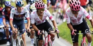 Richard Carapaz celebró su cumpleaños número 32 de una manera muy especial en la jornada de la Etapa 18 del Giro de Italia, en la que logró mantener su segundo lugar en la clasificación general a 41 segundos del líder, el mexicano Isaac Del Toro. Richard Carapaz cada vez está más cerca de vestir nuevamente la Maglia Rosa.