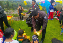 En el marco de la celebración del Día del Niño, la Dirección Nacional de Atención Integral a Familias (DINAF), a través de la Jefatura de Investigación y Protección de Niños, Niñas y Adolescentes de la Subzona Bolívar (DINAPEN), organizó un emotivo homenaje en la escuela “Nuestros Pequeños Gigantes”, bajo el lema "Un día de diversión y alegría para nuestros niños DINAF".