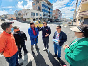El 9 de mayo, el ECU 911 Riobamba realizó dos recorridos clave para fortalecer la seguridad en la ciudad. En el primero, el equipo técnico junto a los moradores del barrio Bolívar Chiriboga “El Prado” identificó puntos estratégicos para instalar cámaras de videovigilancia en el sector.