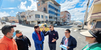 El 9 de mayo, el ECU 911 Riobamba realizó dos recorridos clave para fortalecer la seguridad en la ciudad. En el primero, el equipo técnico junto a los moradores del barrio Bolívar Chiriboga “El Prado” identificó puntos estratégicos para instalar cámaras de videovigilancia en el sector.