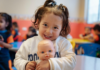 El Fondo de las Naciones Unidas para la Infancia (UNICEF) felicitó a Ecuador por aprobar la Ley de Primera Infancia. Esta normativa, inscrita en el Registro Oficial el pasado miércoles 14 de mayo, marca un hito para el país en el reconocimiento del derecho de niñas y niños a un desarrollo integral desde el inicio de sus vidas.