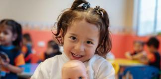 El Fondo de las Naciones Unidas para la Infancia (UNICEF) felicitó a Ecuador por aprobar la Ley de Primera Infancia. Esta normativa, inscrita en el Registro Oficial el pasado miércoles 14 de mayo, marca un hito para el país en el reconocimiento del derecho de niñas y niños a un desarrollo integral desde el inicio de sus vidas.