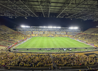 Barcelona Sporting Club vivió la noche más esperada de su historia institucional, un evento que, en teoría, debía ser colosal. El Ídolo del Astillero celebró sus 100 años de vida deportiva con un partido amistoso ante Pachuca de México, al que venció con autoridad por 4-0.