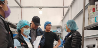 En el marco del feriado por el Día del Trabajador, la Agencia Nacional de Regulación, Control y Vigilancia Sanitaria realizaron operativos de control en restaurantes y locales de expendio de alimentos en Riobamba.